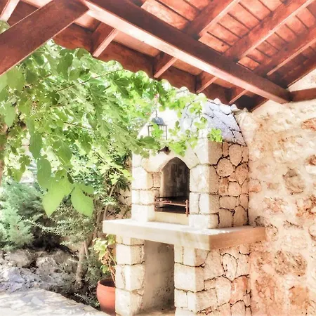 Villa Renata - *